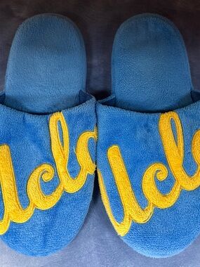 Blue & Yellow Men’s Plush Slip-On Slippers